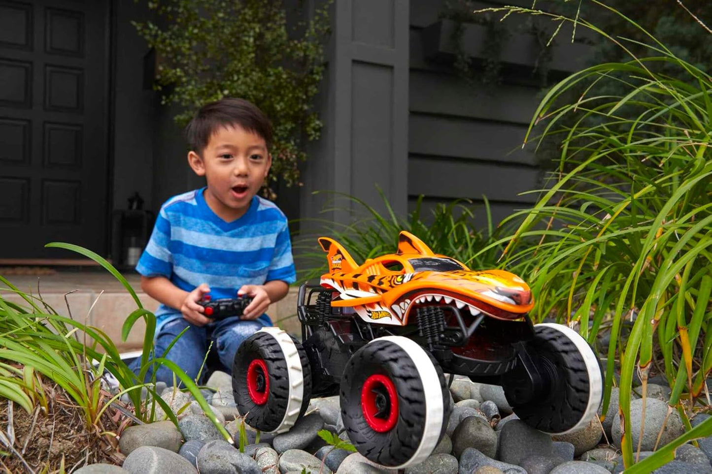 Hot Wheels Monster Trucks Remote Control Car, Unstoppable Tiger Shark, HGV87