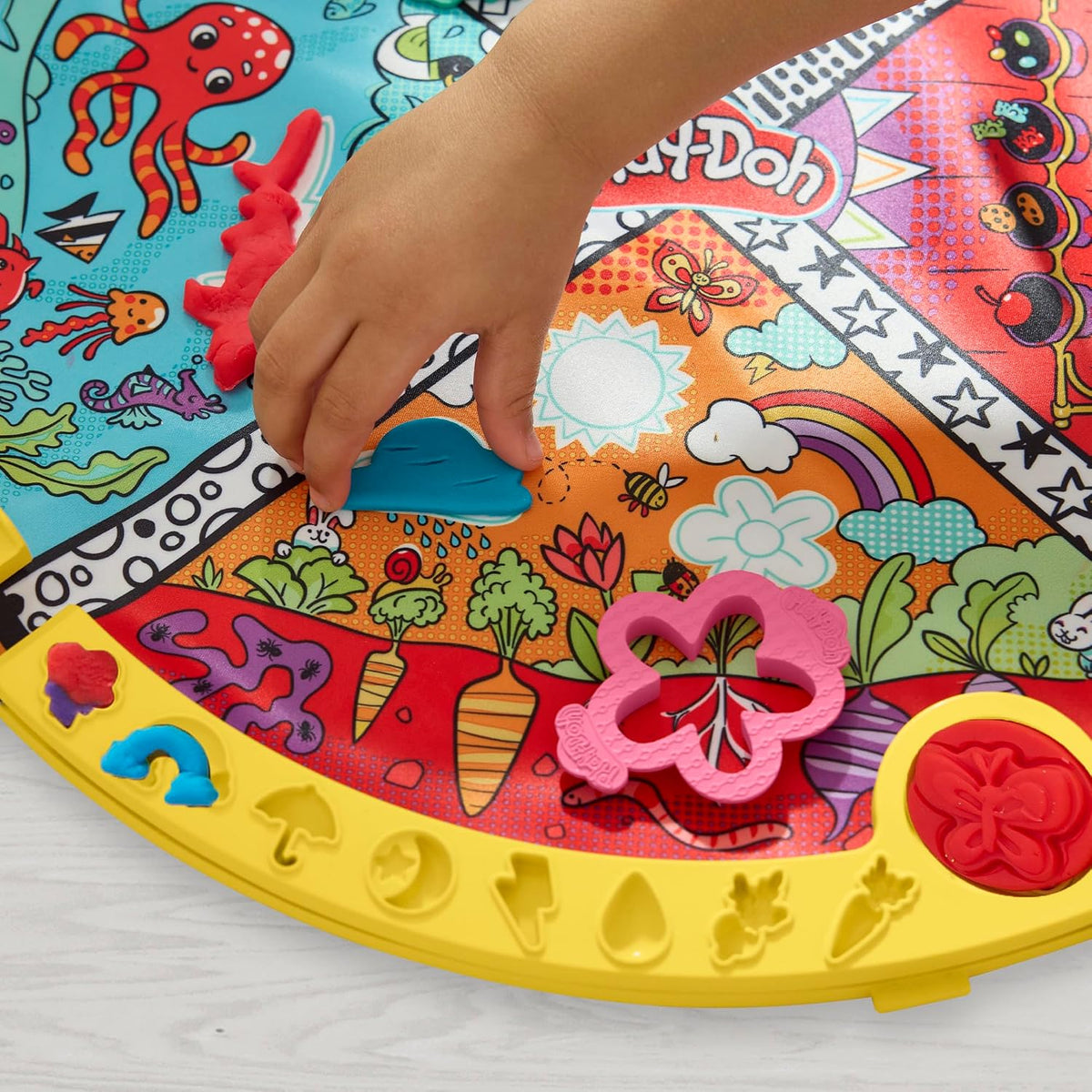 Play-Doh Fold 'n Go Playmat Starter Playset | Portable Arts & Crafts Kit