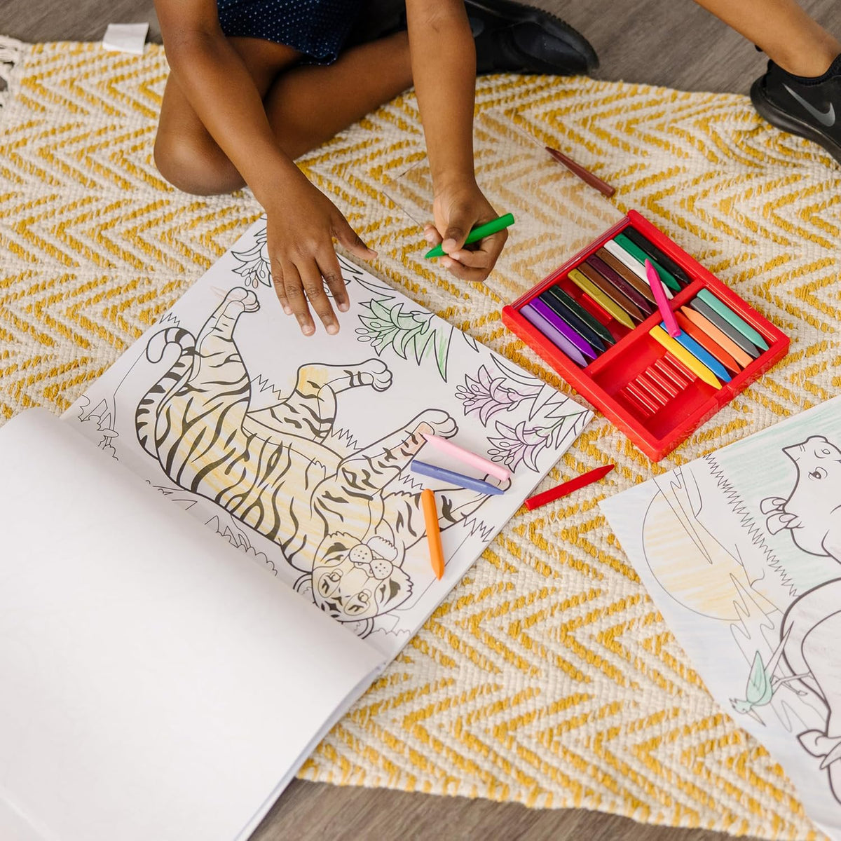 Melissa & Doug Jumbo Colouring Pad Animals | 50-Sheet Extra-Large Art Pad